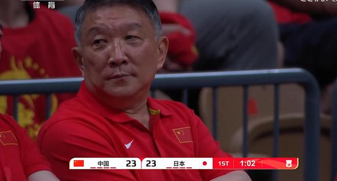 中国女篮轻取日本，豪取3连胜！宫鲁鸣扔出4套王炸，老帅真有东西