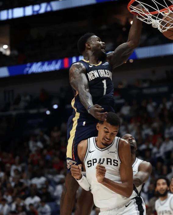 联盟新宿敌诞生!蔡恩隔扣文班2次,文班4次盖帽蔡恩强势回击!