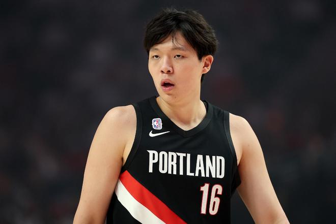 媒体人:8名中国球员在NBA常规赛登场,首秀杨瀚森得分第二高