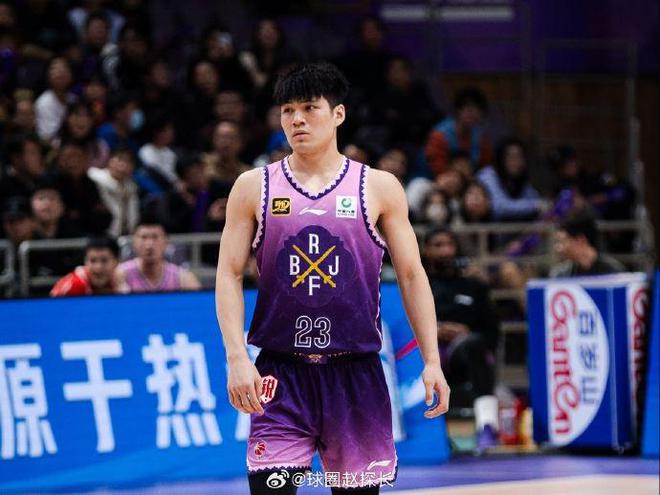 媒体人：广东宏远与北控男篮关于引进陈国豪的谈判进展缓慢