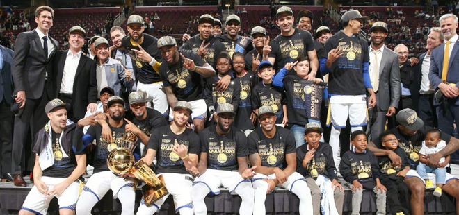 华而不实！NBA史上6支阵容豪华却未捧杯的球队，湖人多次上榜