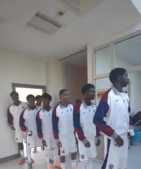 你敢想象这是英格兰U16球队吗？