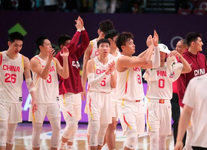 新西兰22分逆转黎巴嫩 半决赛对中国男篮 媒体人看好中国队进决赛
