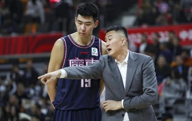 广东3消息！徐昕正面PK杜锋，麦考尔即将复出，胡明轩最新伤情