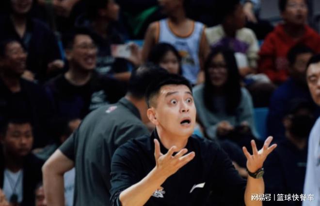 辽宁输北京后再遭打击！杨鸣或被篮协重罚：辽篮这一次输麻了？