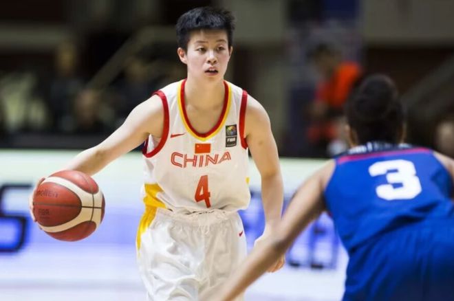 辣眼！女篮主控4战场均2分+三分8投全铁，球迷：主动退出国家队吧