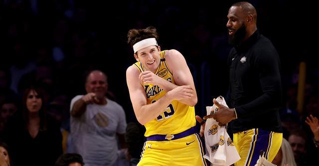  里夫斯：当年在训练营被詹姆斯打爆 令我怀疑自己不属于NBA
