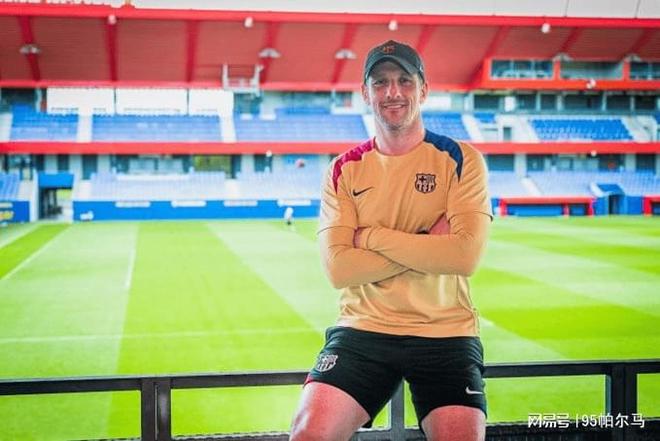 32岁才拿红牌的后卫，世界杯踢5分钟拿冠军，欧冠决赛替补制胜