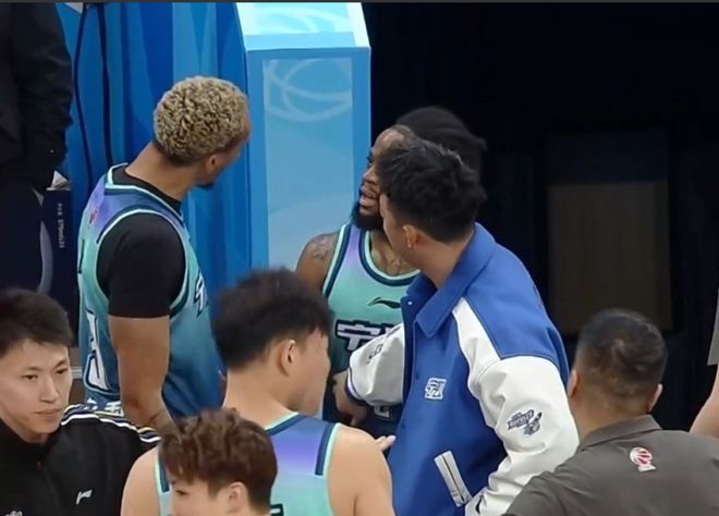CBA罕见！前广东队外援与队友发生争吵，被直接辞退
