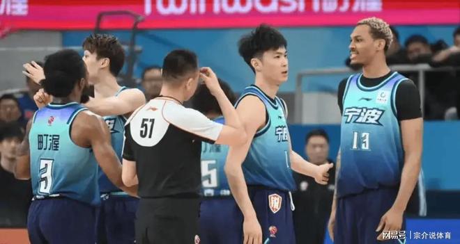 太离谱，张镇麟把广东队前外援打失业，杜锋真该学学了
