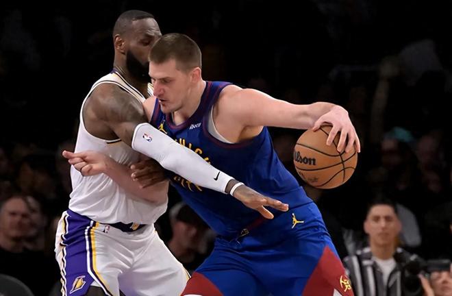 心里苦!亲手把“里程碑”打成“里程悲”,球迷:你一上场就没了