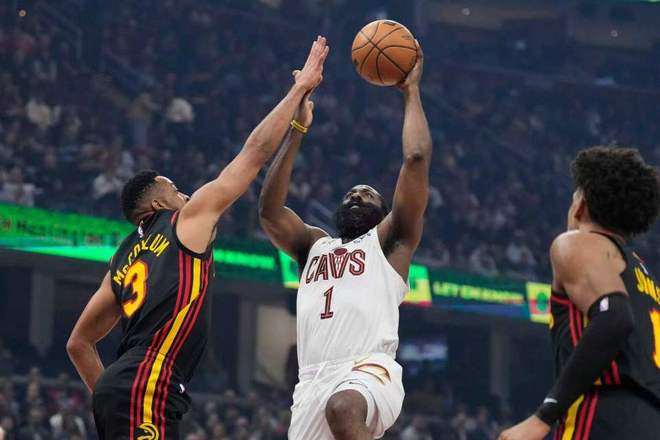 哈登复出21+5+4骑士险胜老鹰 米切尔31+7里程碑莫布利22+19