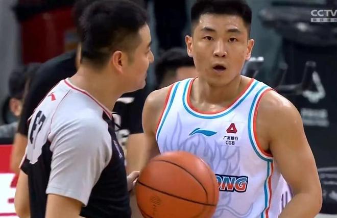 山东男篮出现内讧，高诗岩埋汰陶汉林惹众怒，邱彪引球迷不满！