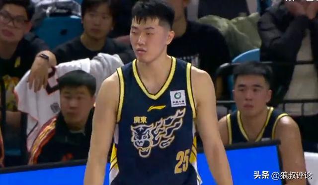 够下饭！张皓嘉空篮不中&决战时刻离谱失误 杜锋无奈苦笑引热议