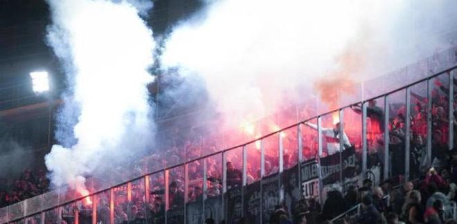 世体：法兰克福球迷在诺坎普制造骚乱，巴萨要求经济赔偿