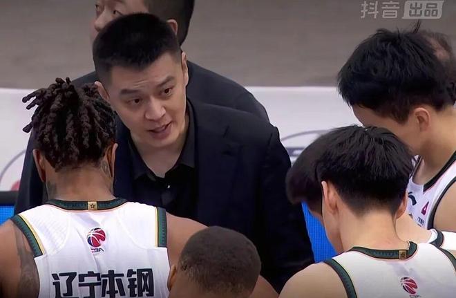 辽宁男篮豪取新赛季开门红，付豪12分张陈治锋11+9，杨鸣战术完胜
