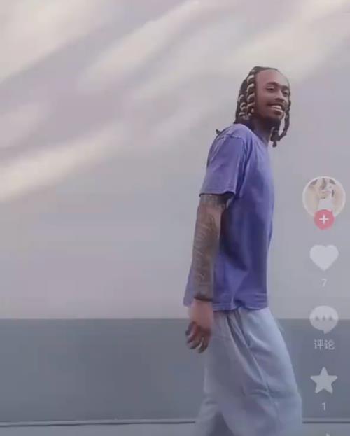 上场还早！广东新援走路一瘸一拐 首秀时间未知