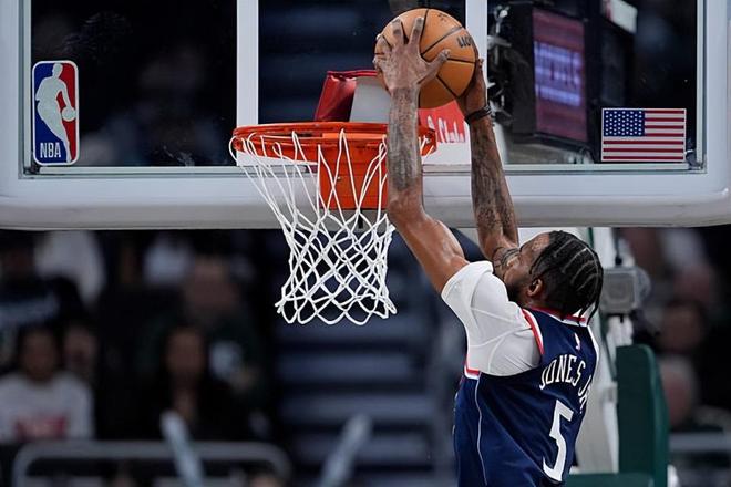 打出一场攻守兼备的全能型表现！快船锋线大将能否继续保持水准？