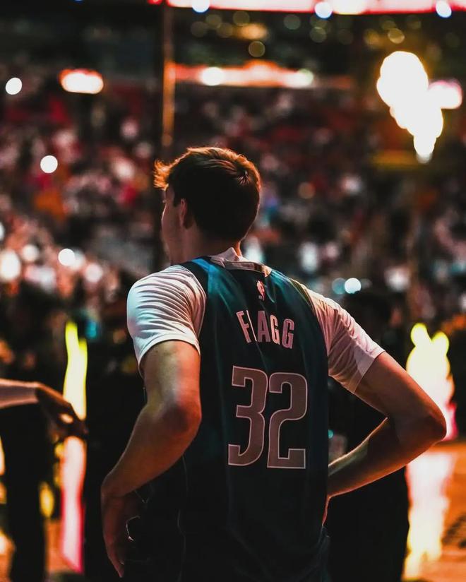 新秀场均28+7手刃三巨头，仍不敌“詹皇接班人”！共享荣誉没戏了