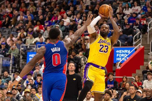 爆大冷！残阵东部第一掀翻湖人：全场狂欢庆祝，小将对飙东契奇