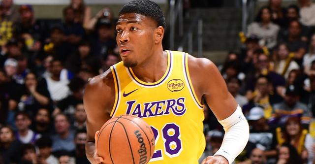 雷迪克：一开场就换下八村是因为他没有做好自己的工作