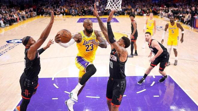 詹姆斯19+8+13创3大NBA历史第1神迹，湖人掀翻火箭！肯纳德5记3分