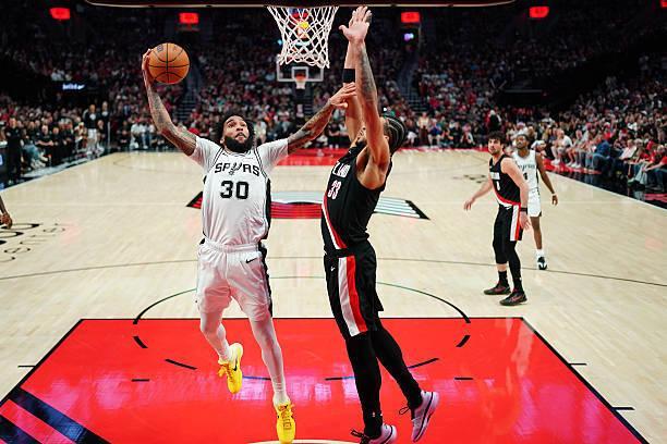 进攻效率高到离谱！马刺应该给3D锋线大将多一些出手机会？