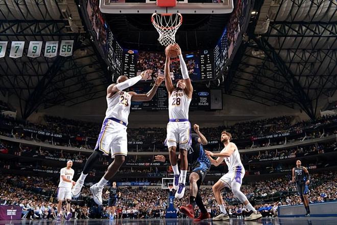 没人可用不得不用！给足球权的湖人锋线大将展现出了很强的实力？