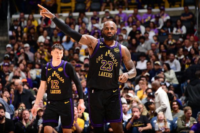 轰28分6板12助4断，全力詹提前上线！湖人坐4望3将火箭锁死在第5