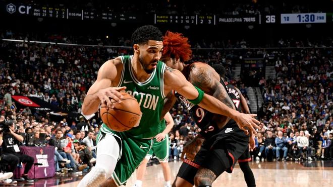 塔图姆30+11创两大神迹，绿军夺赛点！普理查德32分刷爆纪录