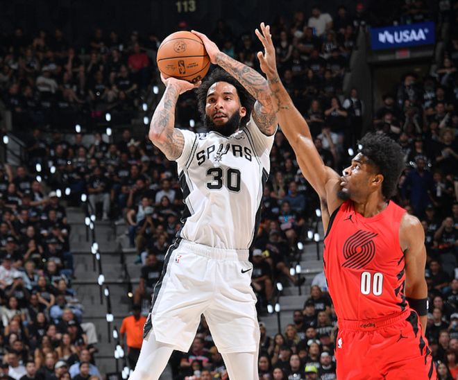 马刺114-95淘汰开拓者！文班创80年NBA纪录，前无古人