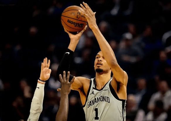 炸了！文班亚马41+18完爆格林创两大神迹，马刺9连胜剑指西部第一