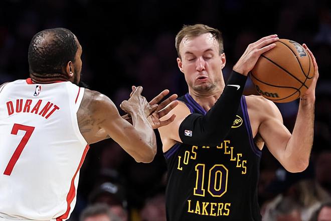 季后赛前两场豪取50分！湖人后场新援的能力被严重低估了？