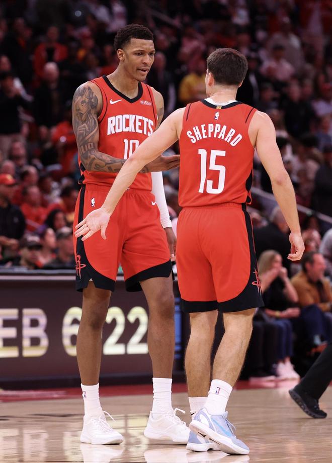 轰18+5+3，再中5记三分！火箭新射手状态回暖，32分钟填满数据栏