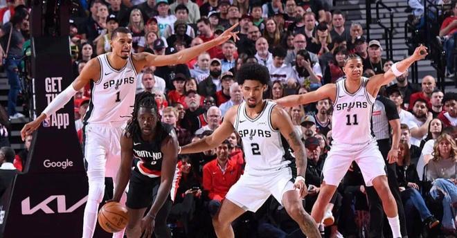 4-1晋级！文班亚马“躺赢”，榜眼秀崛起，马刺欲打造新版三巨头