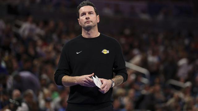 里夫斯核磁闹乌龙？雷迪克怒喷独行侠扫错位置，官方强势回怼