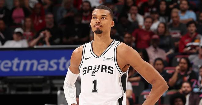 Shams：文班亚马因脑震荡保护协议将缺席对阵开拓者G3