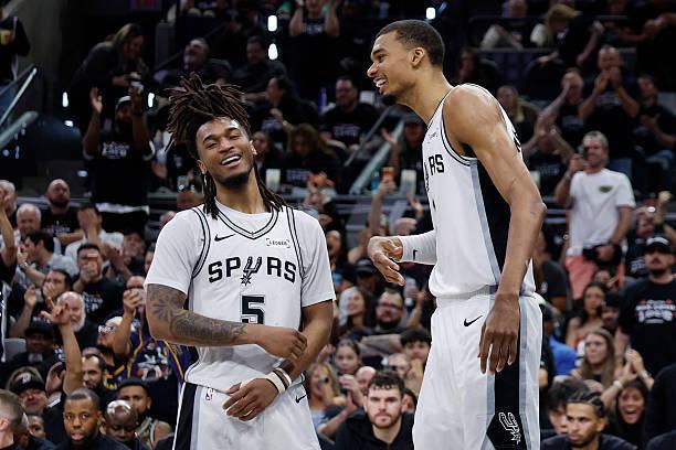 单场7次失误和6次犯规！马刺后场新星的稳定性还是差了点意思？