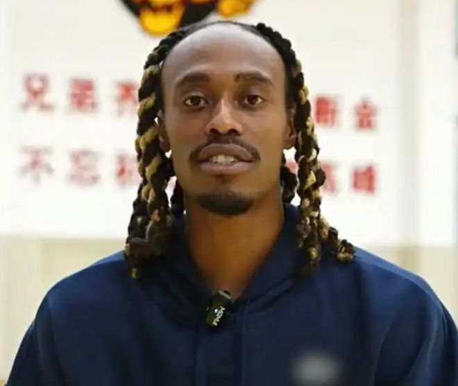 麦考尔感谢杜锋，感谢广东队！春节不休息，留在球队训练