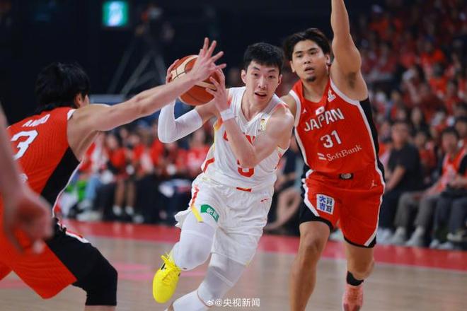 半场落后14分，中国男篮逆转战胜日本队