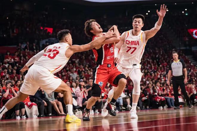 不是赵继伟！不是胡金秋！男篮14分逆转最大功臣，贺希宁奇兵天降