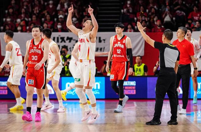 中国男篮不惧困难笑到最后