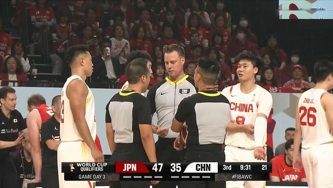 裁判过度偏袒！中国男篮绝境逆袭，大逆转击溃日本，仅1人不合格
