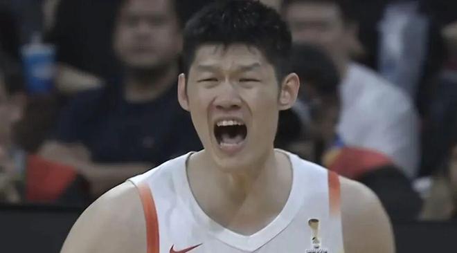 半场结束,中国男篮暂时落后