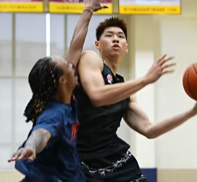 广东更新训练!崔永熙与麦考尔已参与对抗,徐杰未出现在镜头!