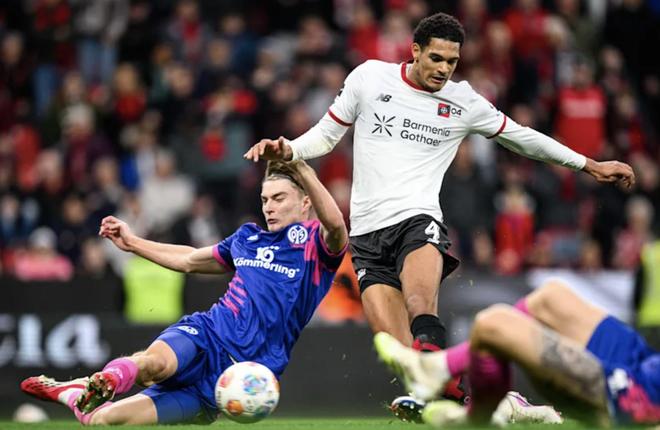 夸安萨批评药厂:若连自信上场都做不到,在德甲是无法拿分的