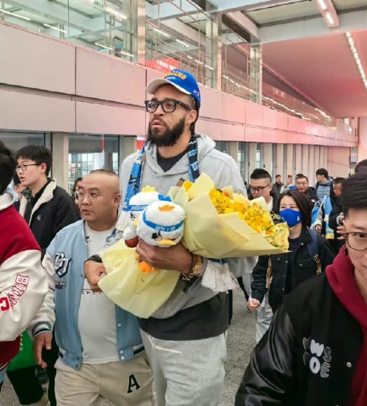 北京男篮官方：麦基正式抵京将穿0号 搭档周琦组超级双塔冲冠