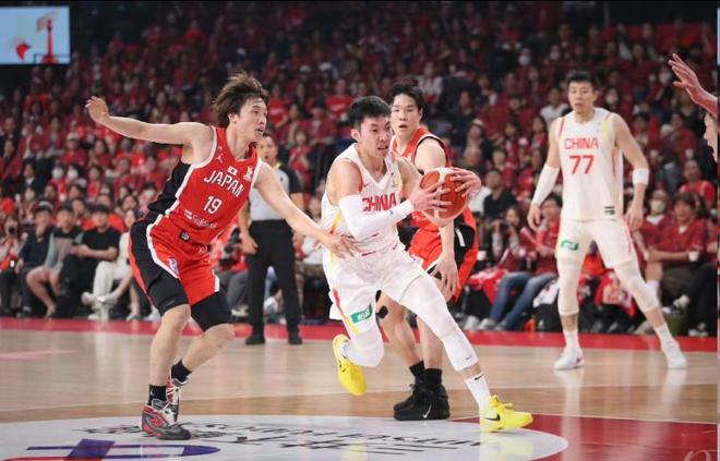 中国男篮重磅消息！主帅郭士强遭国际篮联审查，杨瀚森确认回归