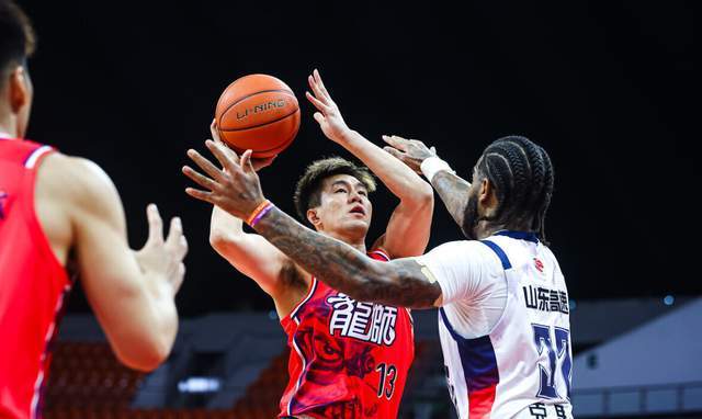 连续三个赛季因伤报销！郭艾伦再次遭遇职业生涯大伤，或提前退役