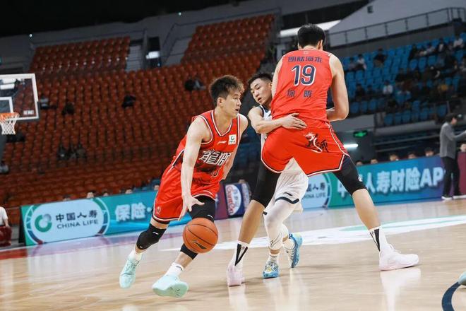 郭艾伦伤情结果公布,前交叉韧带断了...